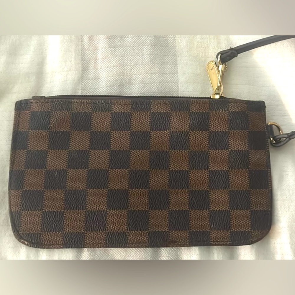 Inspired Clutch 🤎🖤